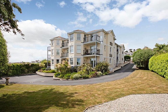 2 Bedroom Flat For Sale In Yannon Drive, Teignmouth, TQ14