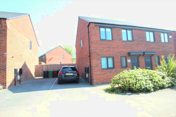 3 Bedroom Semi-Detached House To Rent In Magnolia Road, Seacroft, West Yorkshire, LS14
