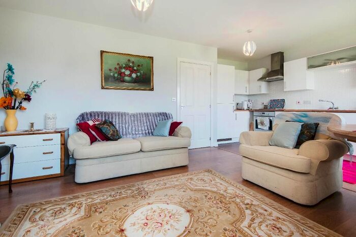 2 Bedroom Flat To Rent In Aviation Avenue, Hatfield, Hertfordshire, AL10