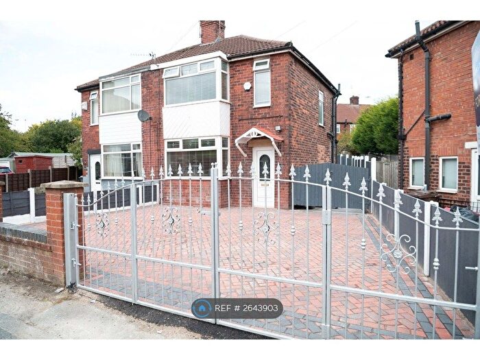 3 Bedroom Semi-Detached House To Rent In Welbeck Avenue, Chadderton, Oldham, OL9