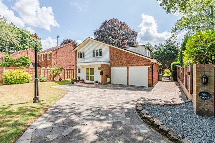 5 Bedroom Detached House For Sale In Maxwell Drive, West Byfleet, Surrey, KT14