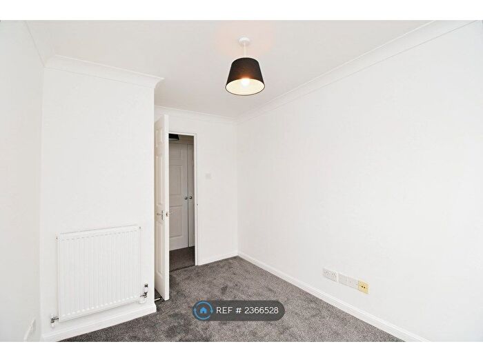 2 Bedroom Flat To Rent In Chatsworth House, London, E16