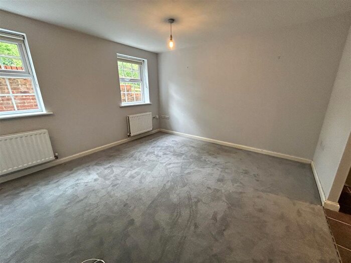 2 Bedroom Flat To Rent In Horse Fair Lane, Rothwell, NN14