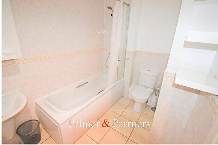 2 Bedroom Flat For Sale In Ballantyne Drive, The Hythe, Colchester, Essex, CO2