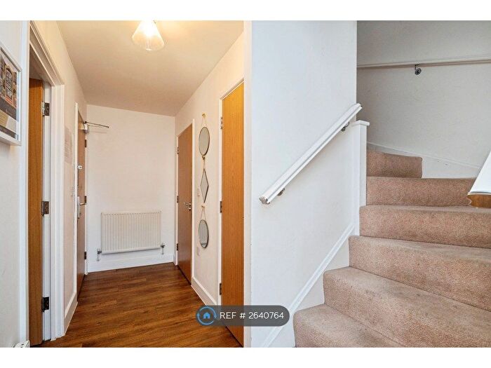 3 Bedroom Flat To Rent In Nelson Walk, London, E3