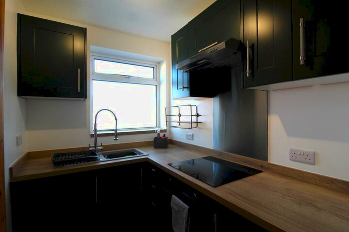 2 Bedroom Flat To Rent In Bargates, Christchurch, BH23