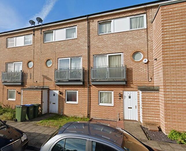 4 Bedroom Terraced House For Sale In Murray Close, London, SE28