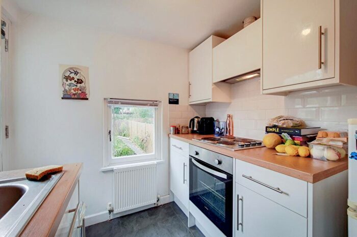 Flat To Rent In Breakspears Road, London, SE4