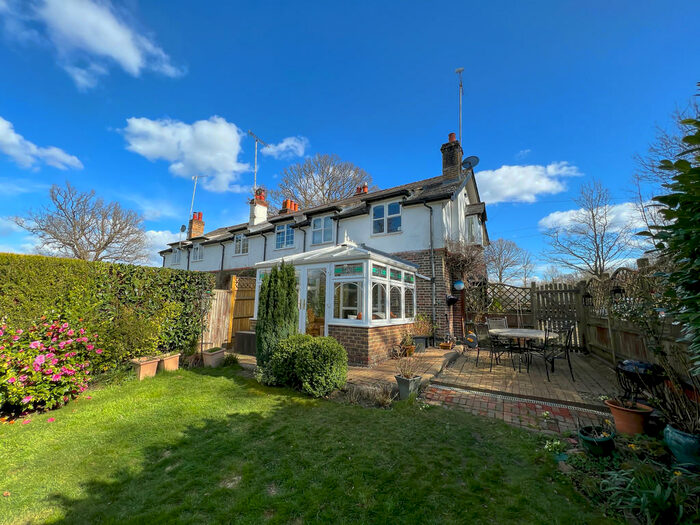 2 Bedroom End Of Terrace House To Rent In Coombe Hill Road, East Grinstead, RH19