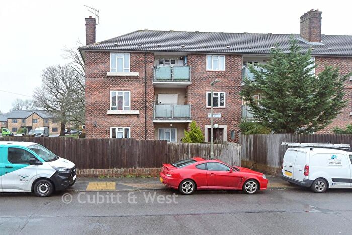 2 Bedroom Flat For Sale In Malmstone Avenue, Merstham, Redhill, Surrey, RH1