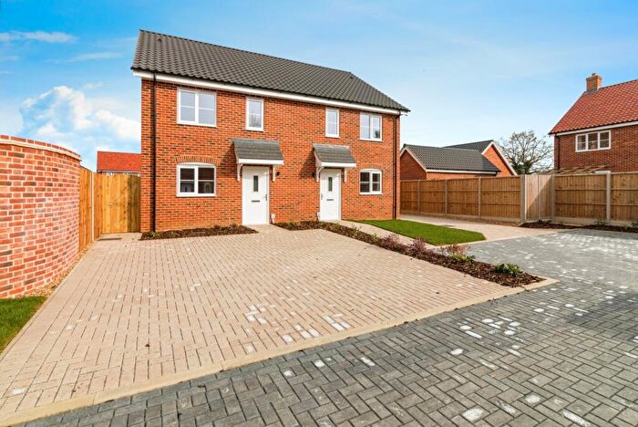 2 Bedroom Semi-Detached House For Sale In Roundhouse Way, Yaxham, Dereham, Norfolk, NR19