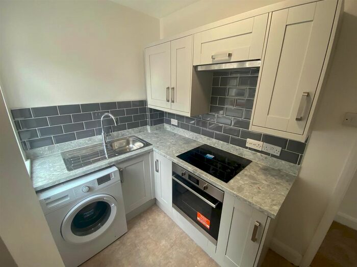2 Bedroom Flat To Rent In Station Lane, Hornchurch, RM12
