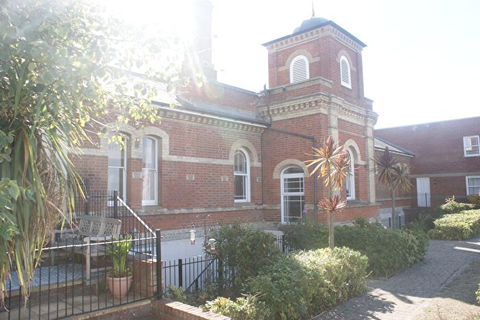2 Bedroom Flat To Rent In Woodberry Way, Walton On The Naze, CO14