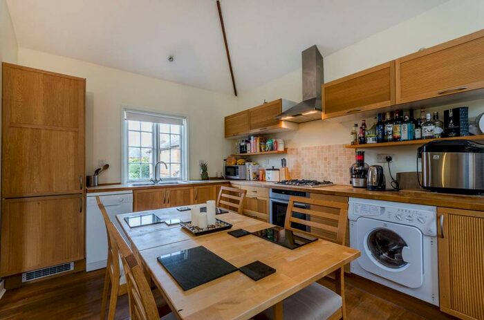 1 Bedroom Flat To Rent In Halfpenny Lane, Chilworth, Guildford, GU4