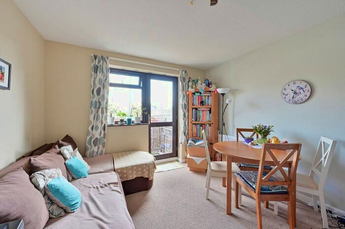 2 Bedroom Flat To Rent In Cromwell Road, Wimbledon, London, SW19