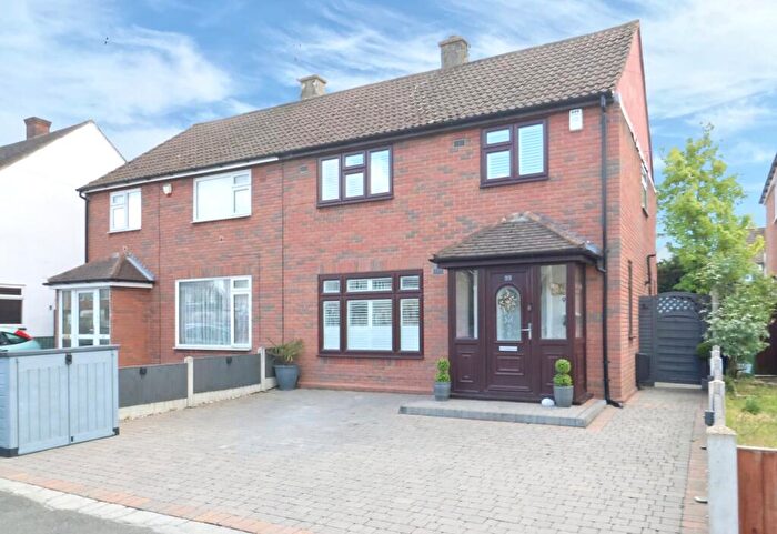3 Bedroom Semi-Detached House For Sale In Easington Way, South Ockendon, RM15