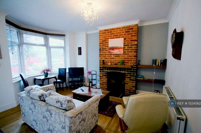 1 Bedroom Flat To Rent In East Street, Southend-On-Sea, SS2
