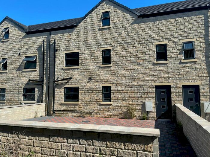 4 Bedroom Town House To Rent In Park Grove, Keighley, BD21