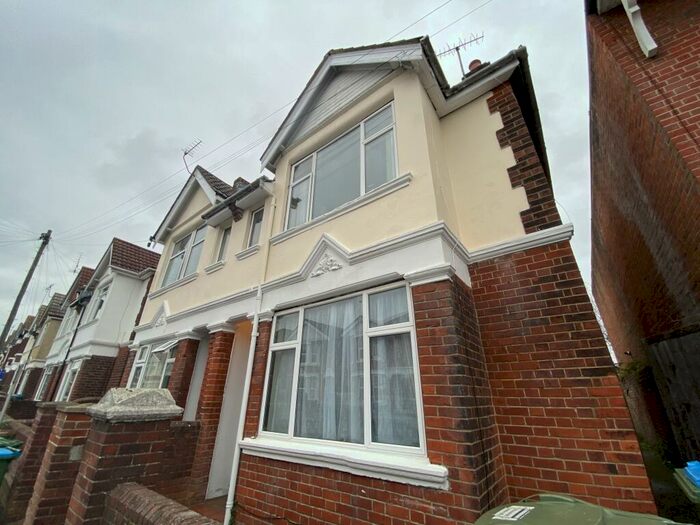 5 Bedroom House To Rent In Harborough Road, SO15