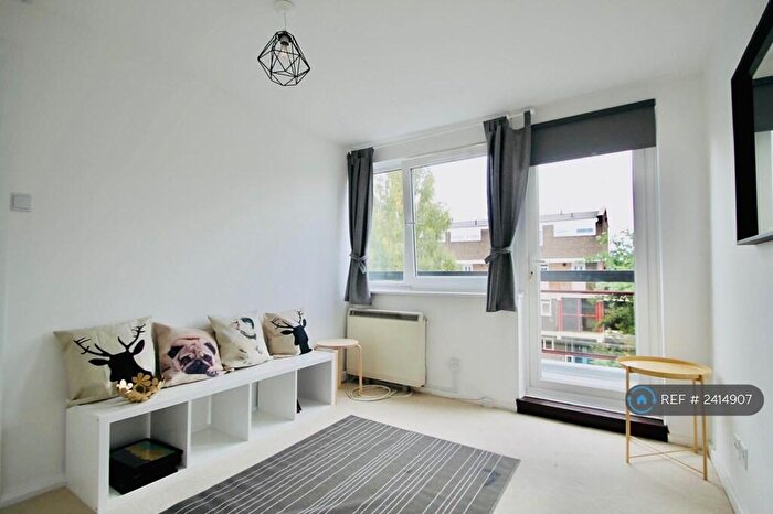 4 Bedroom Maisonette To Rent In Wessex Close, Kingston Upon Thames, KT2