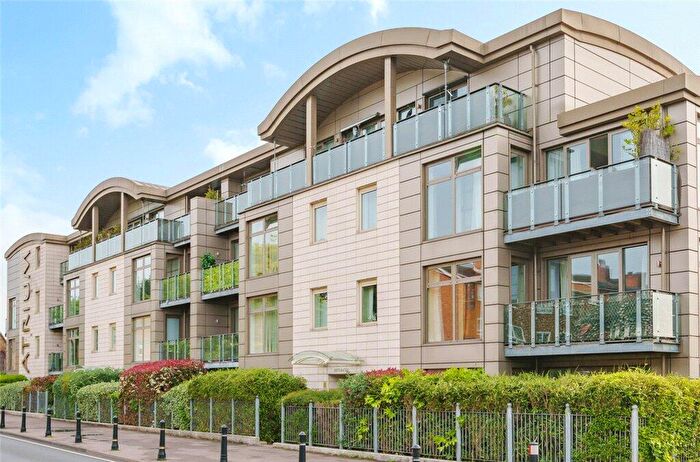 2 Bedroom Apartment For Sale In The Atrium, Lower Queens Road, Buckhurst Hill, IG9