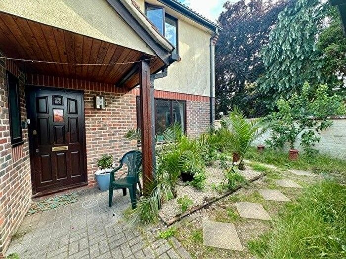 3 Bedroom End Of Terrace House To Rent In Mayfair Gardens, Southampton, SO15