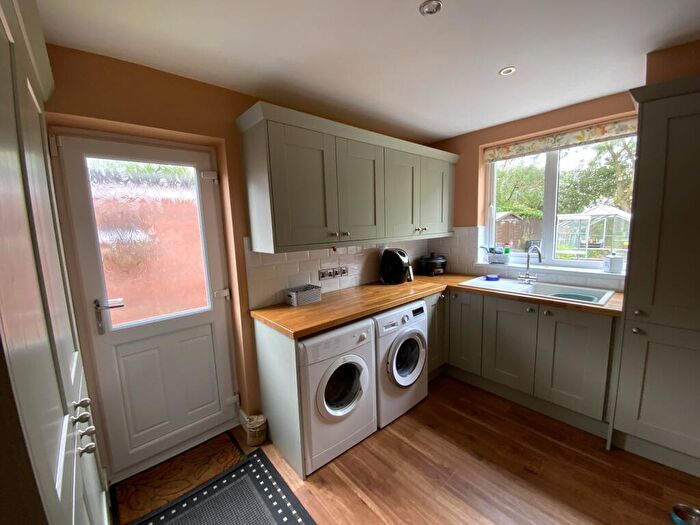 4 Bedroom Detached House For Sale In Mansfield Court, Newland Park, Hull, HU5