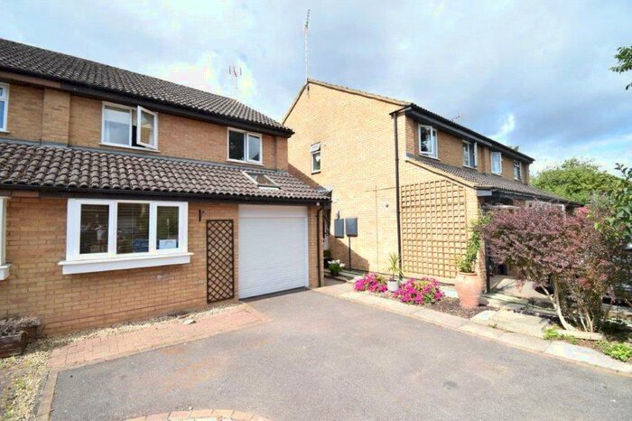 4 Bedroom Semi-Detached House To Rent In Mercury Avenue, Wokingham, Berkshire, RG41