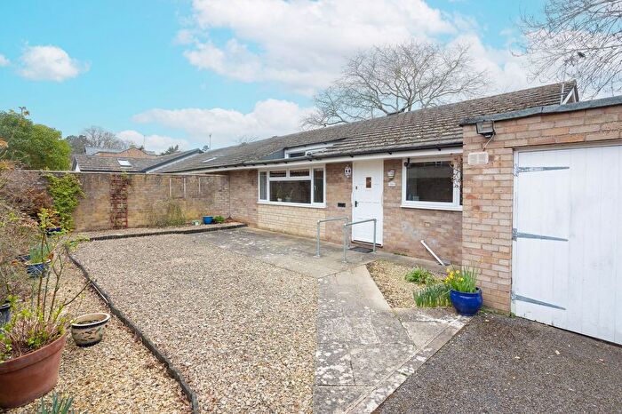2 Bedroom Semi Detached Bungalow For Sale In Hernes Close, Oxford, OX2