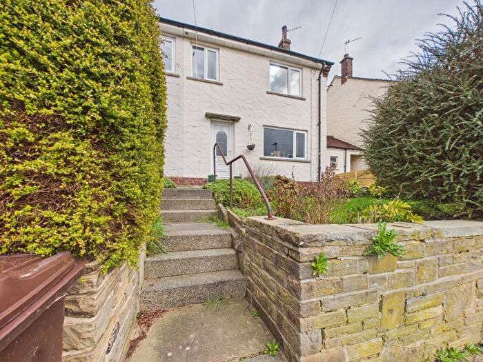 2 Bedroom Town House For Sale In Beauvais Drive, Riddlesden, Keighley, BD20
