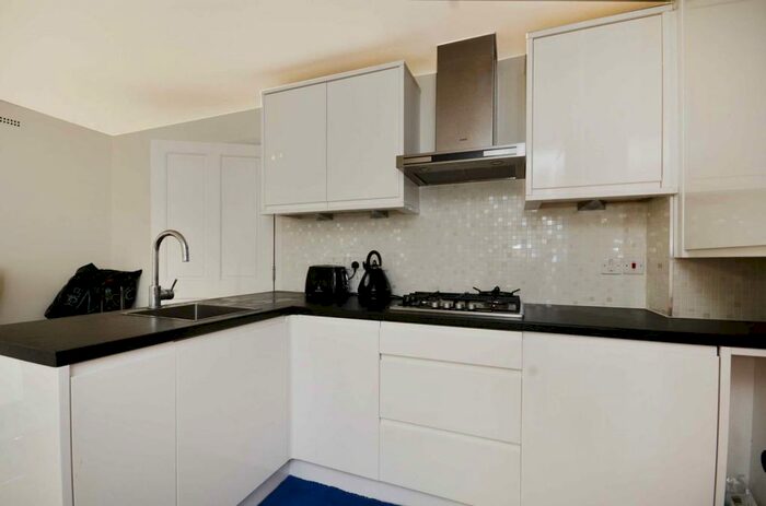 3 Bedroom Flat To Rent In Kingston Hill, Kingston, Kingston Upon Thames, KT2