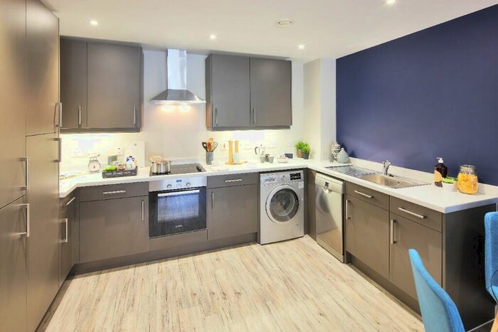 1 Bedroom Apartment To Rent In Queensway, Southampton, Hampshire, SO14