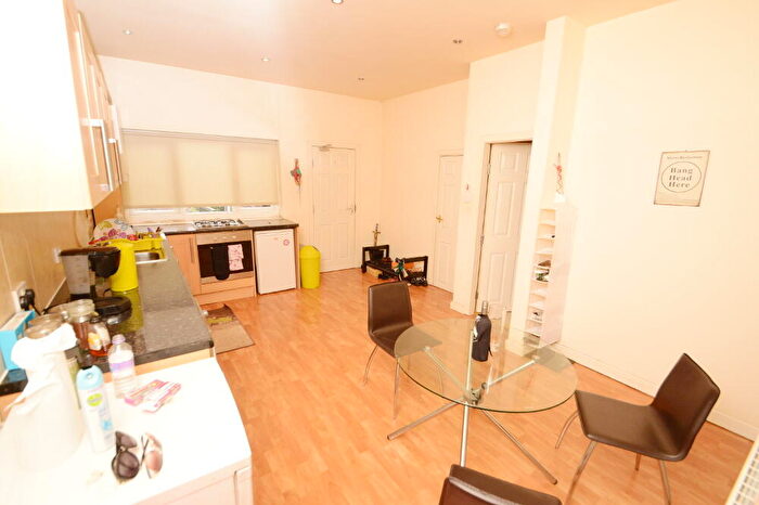 2 Bedroom Flat To Rent In Wilbraham Road, Chorlton, Manchester, M21