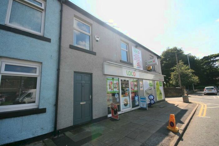 3 Bedroom Flat To Rent In Edenfield Road, Rochdale, OL11