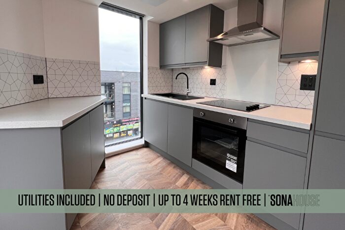 3 Bedroom Flat To Rent In Sona House, Manchester, M12