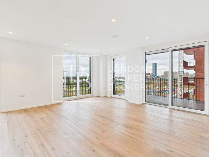 2 Bedroom Apartment To Rent In Barnacle House, Heron Wharf, E14