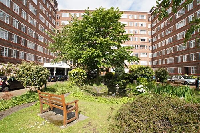 1 Bedroom Flat For Sale In Du Cane Court, Balham High Road, London, SW17
