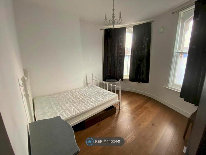 2 Bedroom Maisonette To Rent In Electric Lane, London, SW9