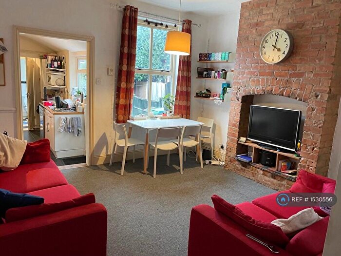 4 Bedroom Semi Detached House To Rent In City Road, Nottingham, NG7