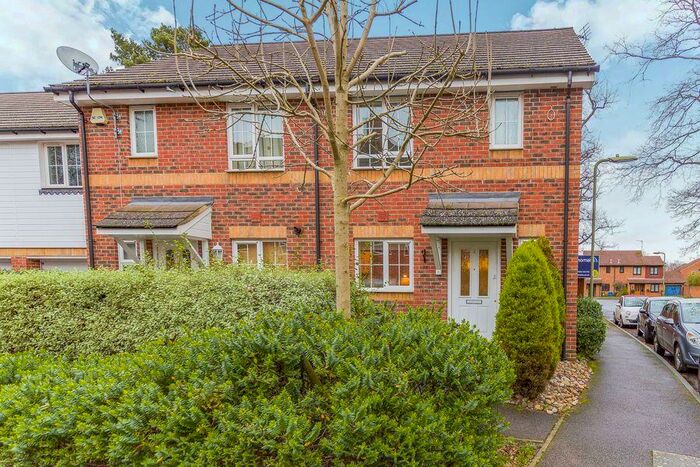 3 Bedroom End Of Terrace House To Rent In Chestnut Tree Grove, GU14