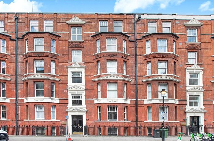 1 Bedroom Flat For Sale In Russell Chambers, Bury Place, London, WC1A