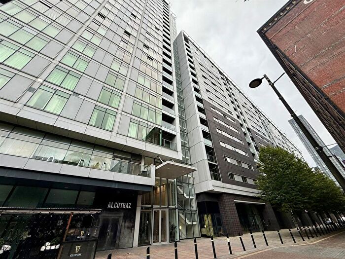 2 Bedroom Flat To Rent In Great Northern Tower, Manchester, M3