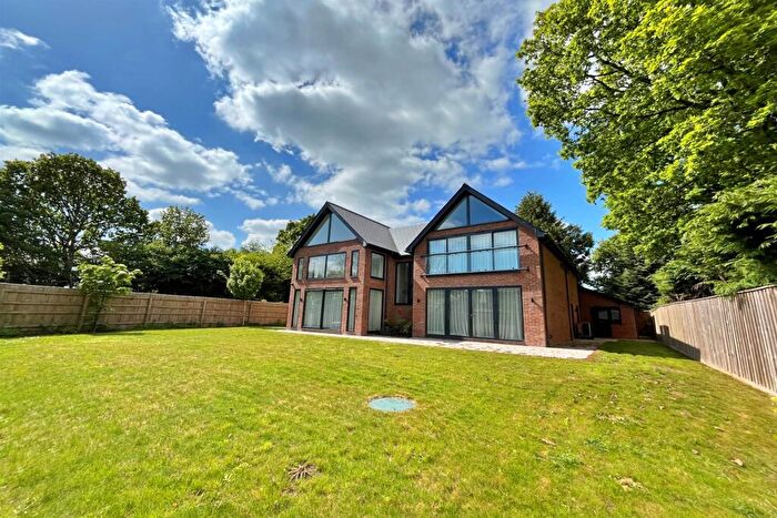4 Bedroom Detached House For Sale In Lytchett Matravers, BH16