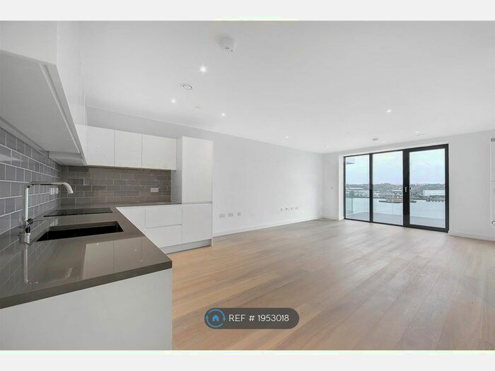 2 Bedroom Flat To Rent In Cable Street, London, E16