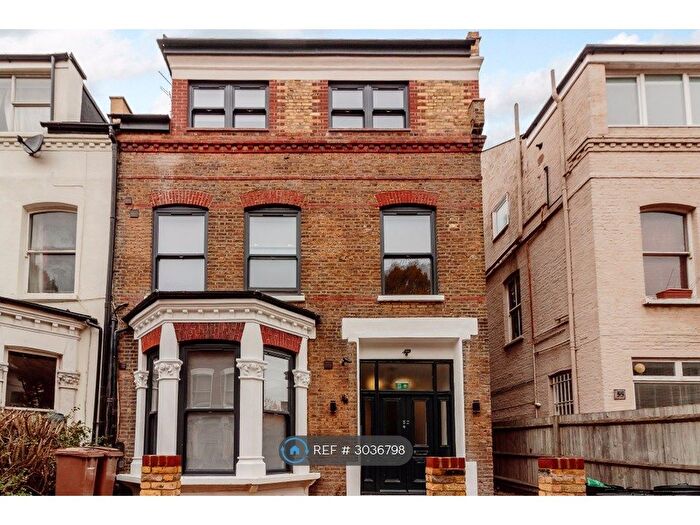 Studio To Rent In Adolphus Road, London, N4