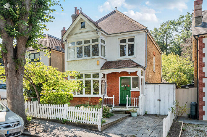 4 Bedroom Detached House For Sale In Grosvenor Avenue, Carshalton, SM5