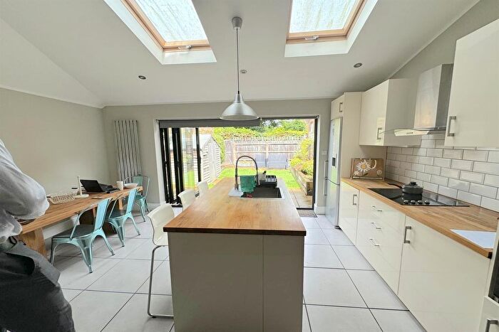 3 Bedroom Maisonette To Rent In Kingston Road, Wimbledon Chase, SW20