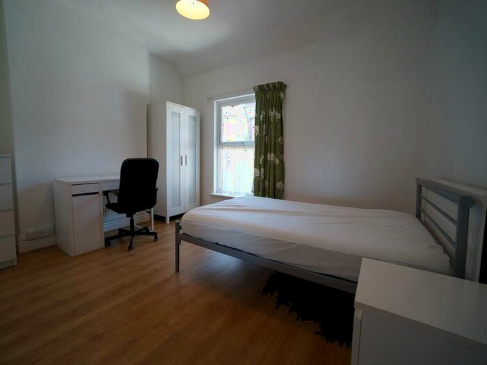 6 Bedroom House To Rent In Deiniol Road, Bangor, LL57