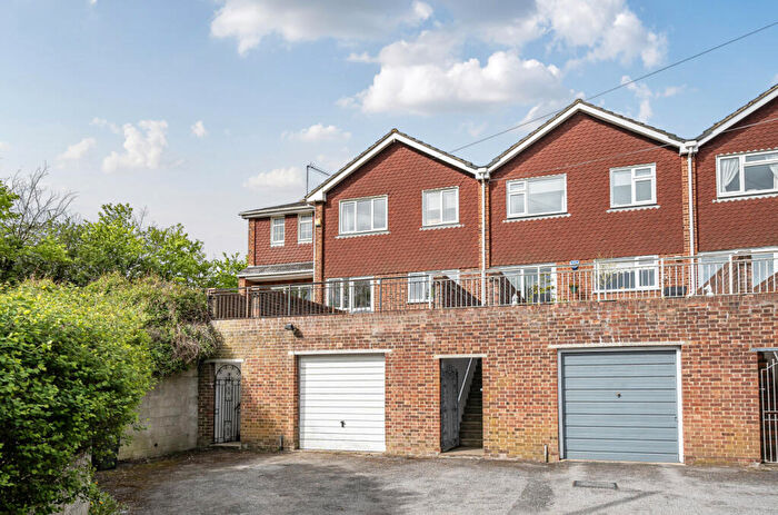 4 Bedroom End Of Terrace House For Sale In Main Road, Sutton At Hone, Dartford, Kent, DA4