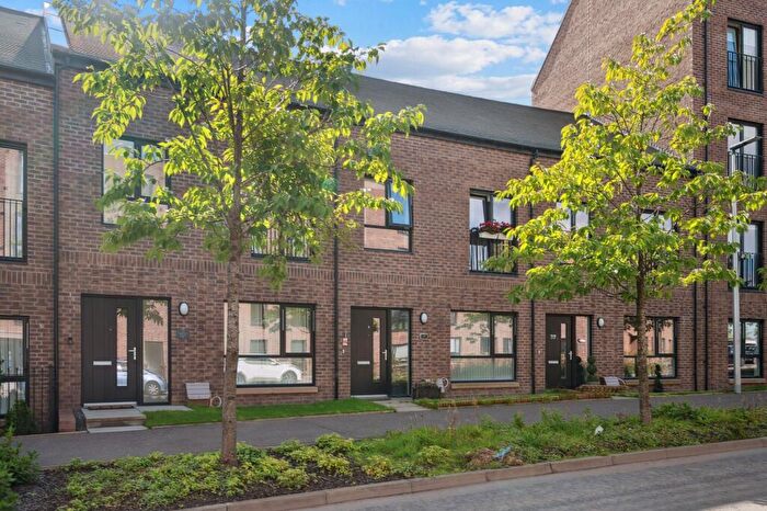 3 Bedroom House For Sale In Sighthill Circus, Northbridge, Glasgow, G4